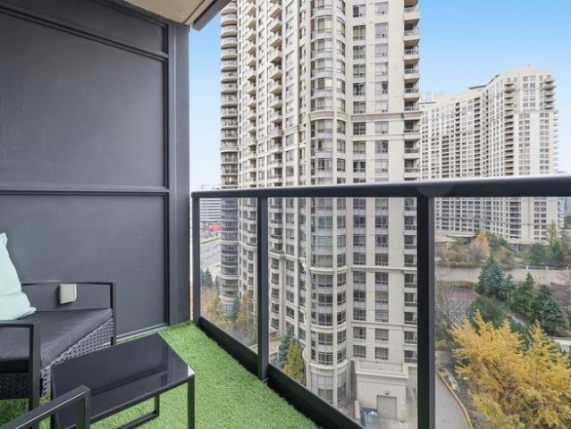 330 Burnhamthorpe Road West
