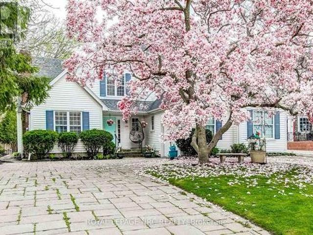 330 Gate Street, Niagara On The Lake Town, ON, L0S 1J0 Luxury House for sale | Listing ID X13699 | Royal LePage Carriage Trade Luxury Properties