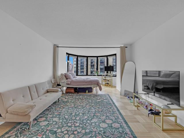 330 East 38th Street, New York, NY