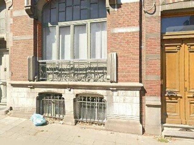 330 m2 apartment for rent in Charleroi