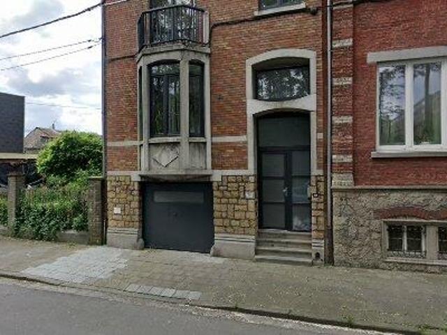 330 m2 apartment for rent in Luik