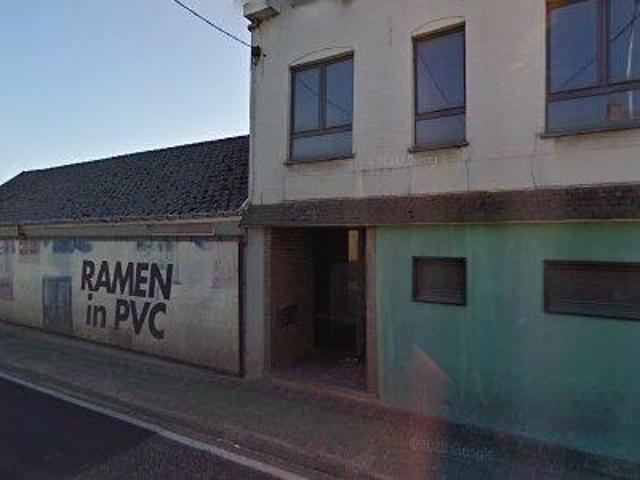 330 m2 apartment for rent in Lennik