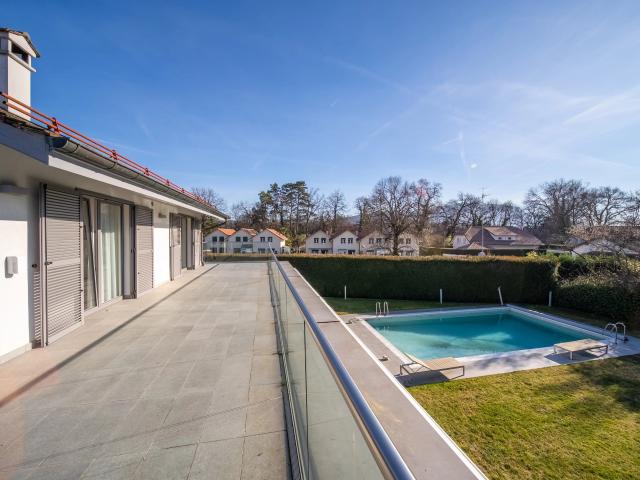 Villa von 330 m2 mit Pool und schönem Grundstück