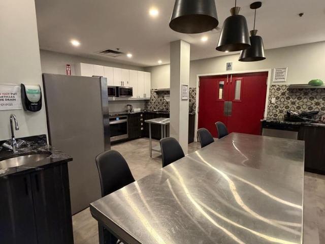 330 Mcleod St, Ottawa, ON K2P 2C5, Canada