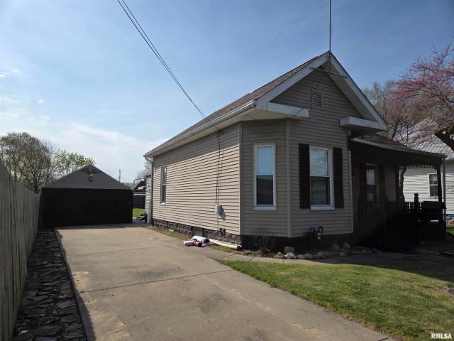 330 N West St, Carlinville, IL 62626 | MLS #CA1042