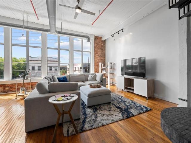 330 Peters Street SW 208