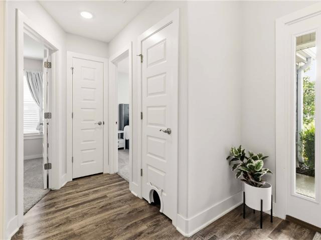 330 W Taverner Xing