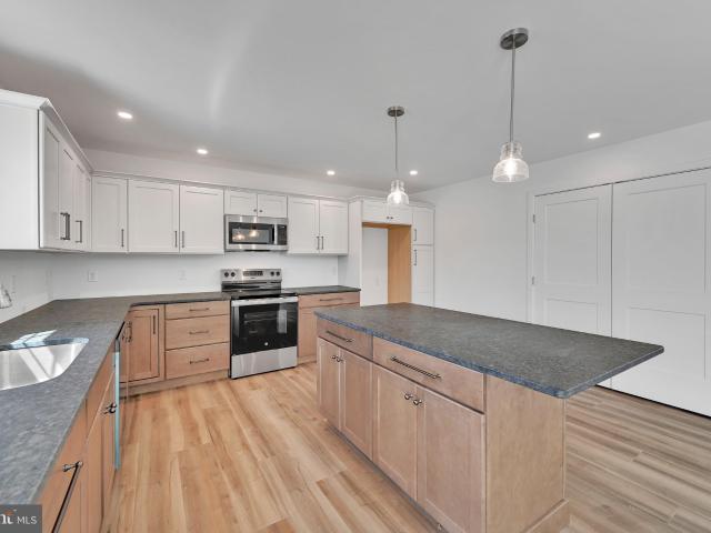 330 W Fritz Ave, Quarryville, PA 17566 | MLS #PALA2052