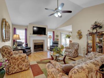 3314 Renee Dr. Common