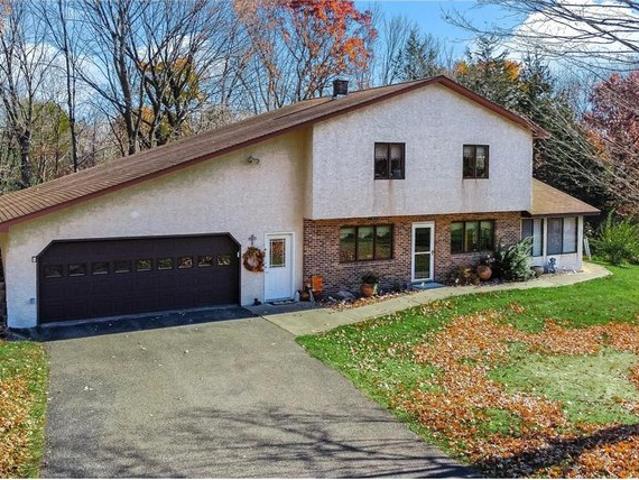 33175 North Lakes Trl, Lindstrom, MN 55045
