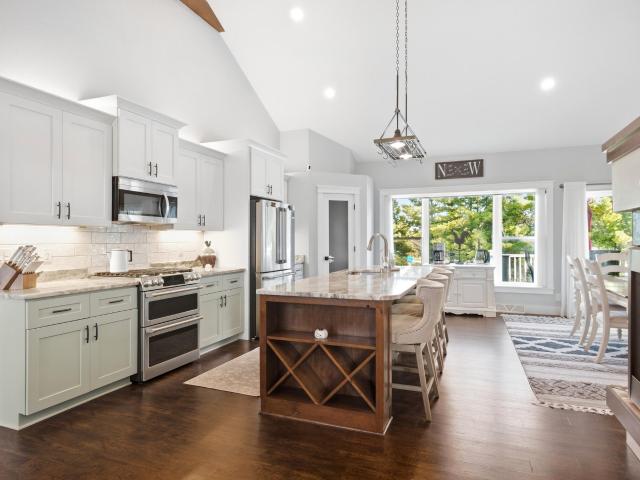 3318 Heartlake Cir