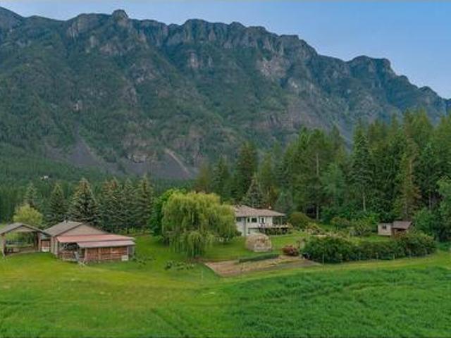 3319 Lloyd Road, Canyon, BC, V0B 1C1 house for sale | Listing ID 10391 | Royal LePage
