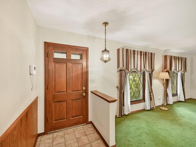 3319 W Woodward Dr