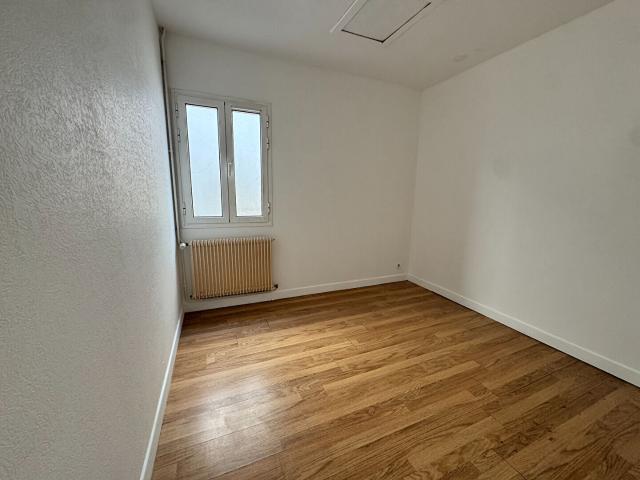 33100 BORDEAUX BASTIDE MAISON TROIS PIECES AVEC COUR A LOUER