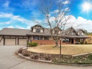 3310 Mathews Road, Kelowna, BC, V1W 4C4 hobby farm for sale.
