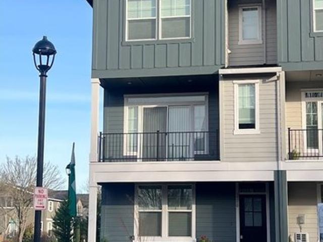 3310 SE Brookwood Ave, Hillsboro, OR 97123