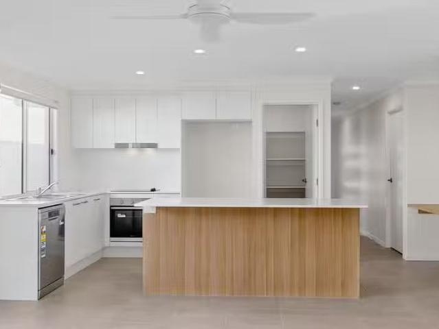3/31 Miller Boulevard, LAWNTON, QLD 4501 House for Rent