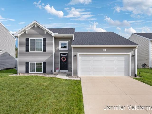331 N Tannenbaum Trl, Cedar Springs, MI 49319