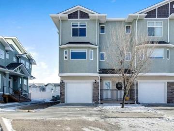 Strathaven, Strathmore, Alberta - Balcony