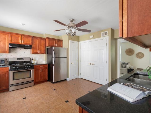 331 Williams Street 7