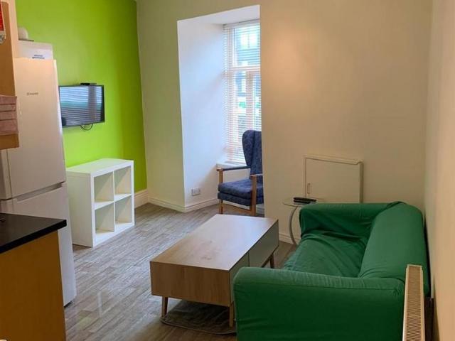 331a Wilmslow Road, Manchester M14 4 bed flat to rent £1,907 pcm £440 pw