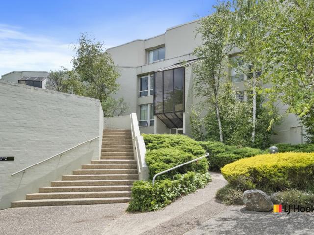 33/26 Macquarie Street, Barton ACT