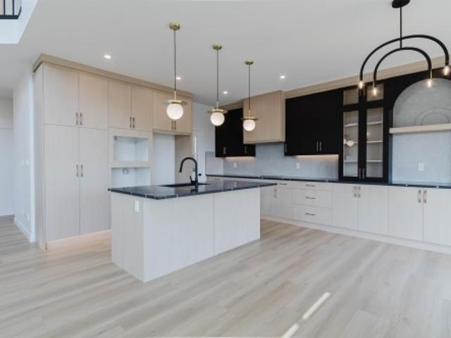 3327 Chernowski Way Sw, Edmonton, AB, T6W 5V6 house for sale | Listing ID E4502 | Royal LePage