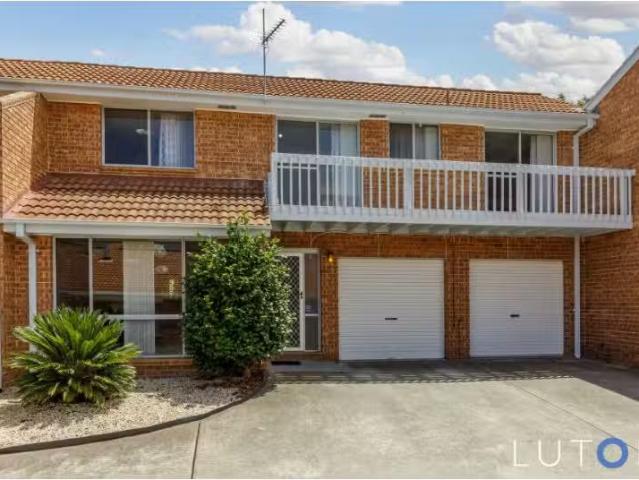 3/32 Clamp Place, Greenway Townhouse for rent Listed by Helen.