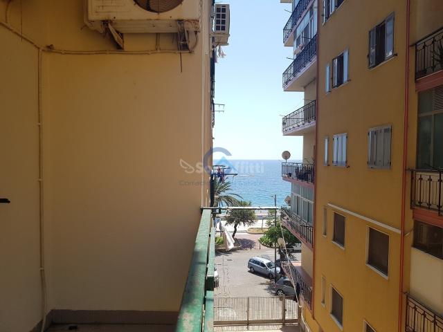 332 Appartamento Quadrilocale in affitto a Catanzaro Lungomare