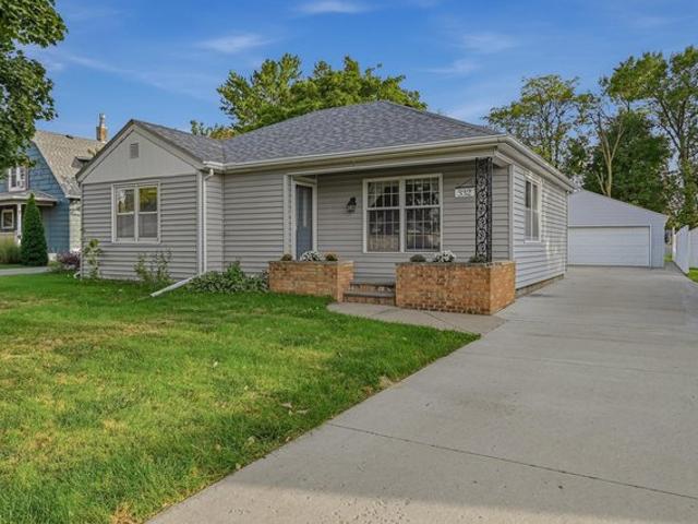 332 E 19th St, South Sioux City, NE 68776