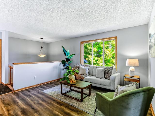 332 Orchard Parkway W