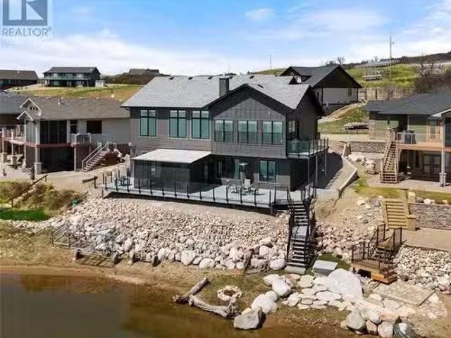 332 Mihr Bay, Sun Dale, SK, S0G 4L0 condo for sale Listing.