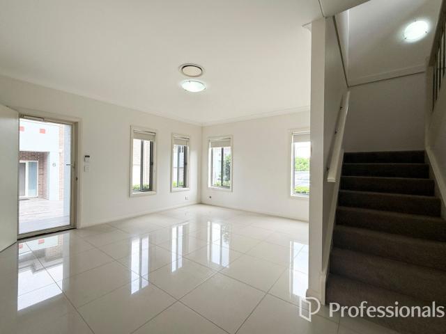 3/32 Northampton DriveGlenfield NSW 2167, Australia