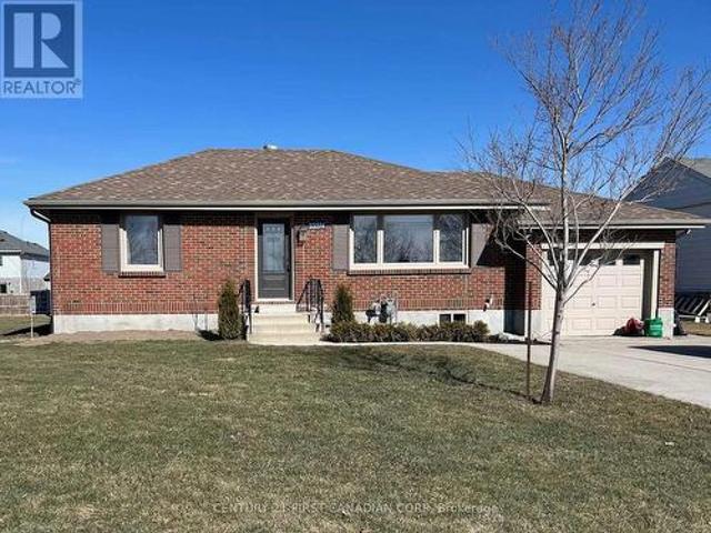 33374 Richmond Street, Lucan Biddulph Lucan, ON, N0M 2J0 house for lease | Listing ID X13823 | Royal LePage