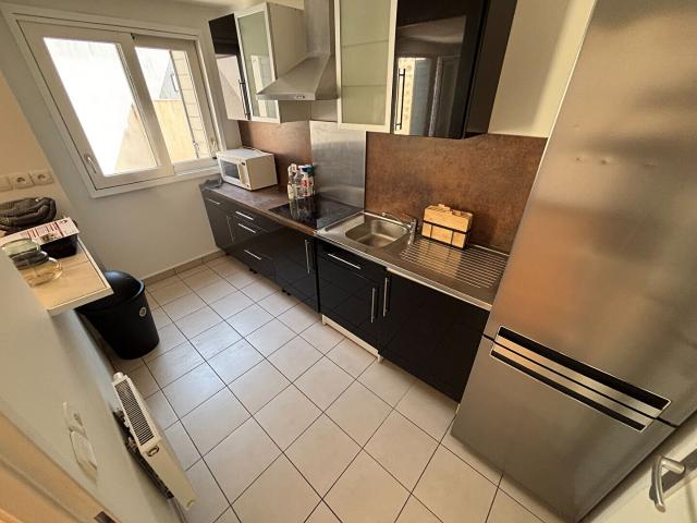 33300 BORDEAUX APPPARTEMENT MEUBLE TROIS PIECES AVEC TERRASSE