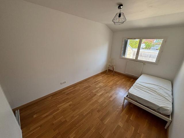 33300 BORDEAUX APPPARTEMENT MEUBLE TROIS PIECES AVEC TERRASSE