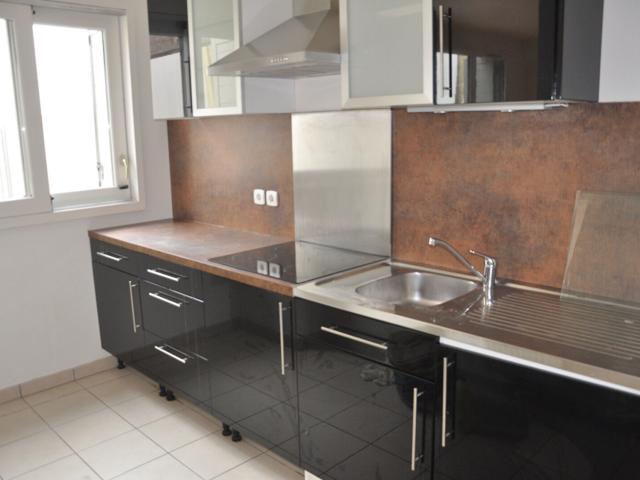 33300 BORDEAUX APPPARTEMENT MEUBLE TROIS PIECES AVEC TERRASSE