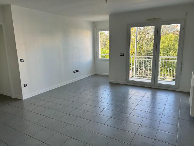 33450 MONTUSSAN APPARTEMENT T3 AVEC BALCON ET PARKING