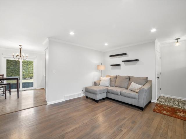 334 Barry Ave