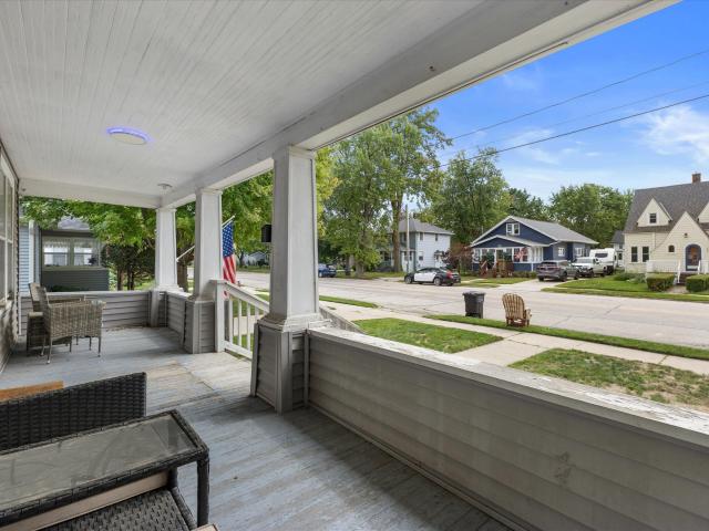334 W 2nd St