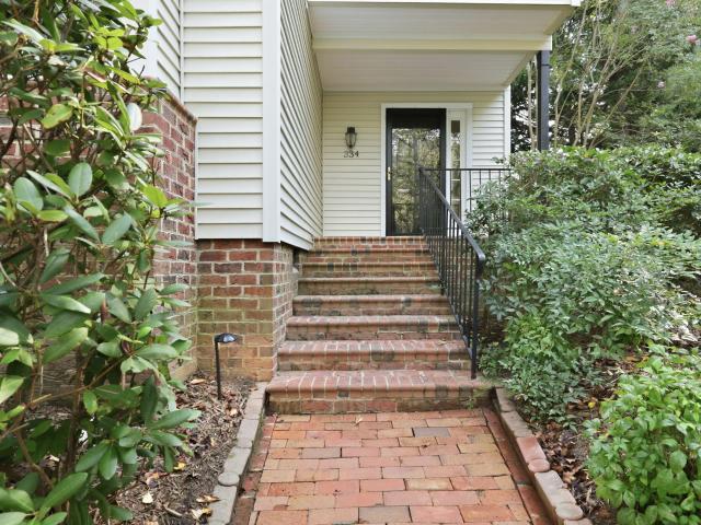 334 Whisperwood Close