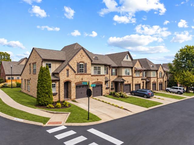 334 Windgrove Ter