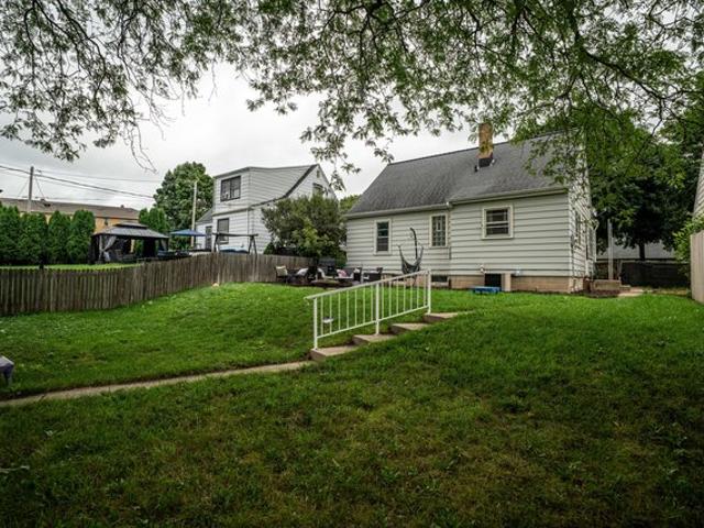 3355 N 83rd St, Milwaukee, WI 53222