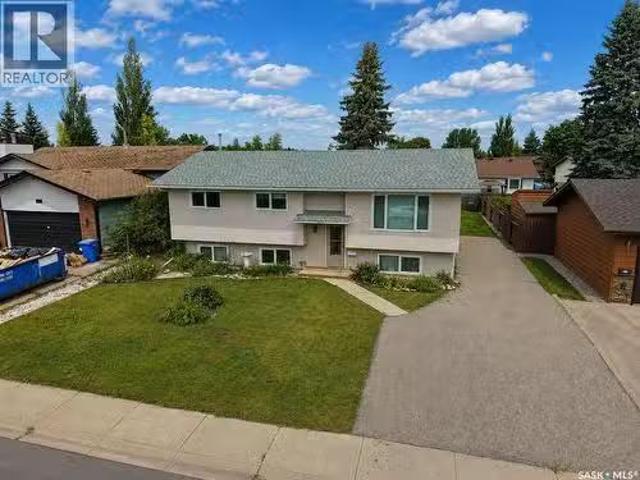 3352 Dent Crescent, Prince Albert, SK, S6V 7H1 house for sal.