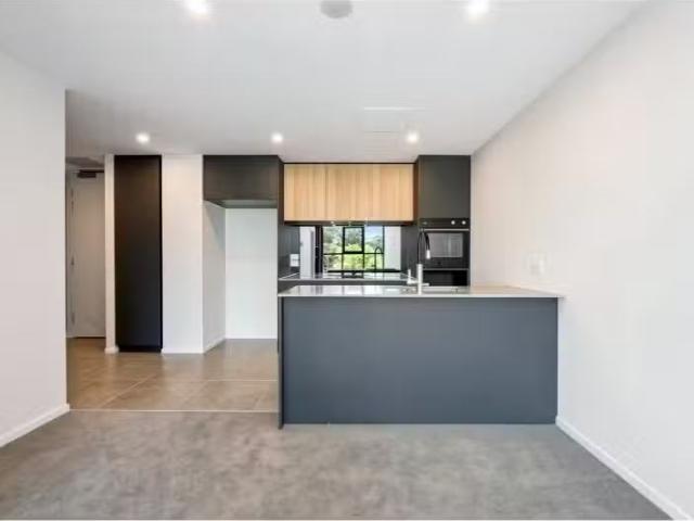 335/39 Owen Crescent, Lyneham Apartment for rent Listed by Le.