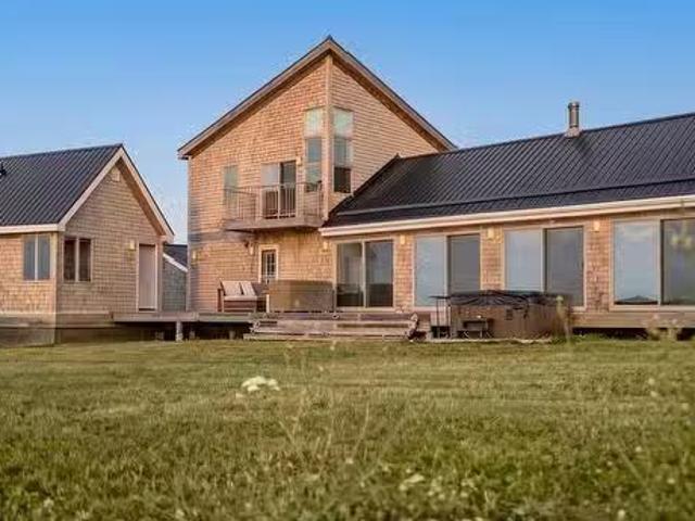 335 337 Harbour Road, Launching, PE, C0A 1G0 Luxury House fo.