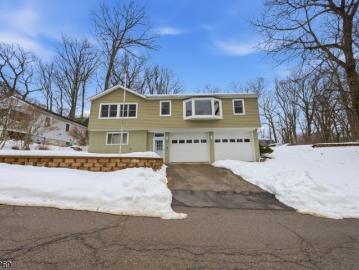 335 Elmira Trl