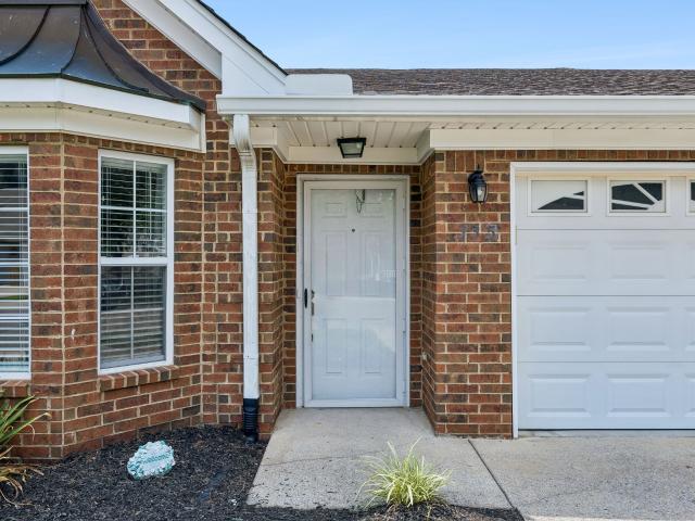 335 Forest Glen Cir