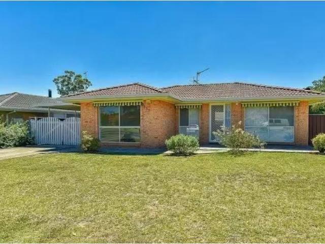 335 Welling Drive, Mount Annan House for rent Listed by Leasi.