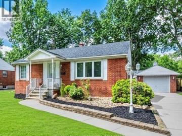 3365 Curry Avenue, Windsor, ON, N9E 2T4 house for sale | Listing ID 26014 | Royal LePage
